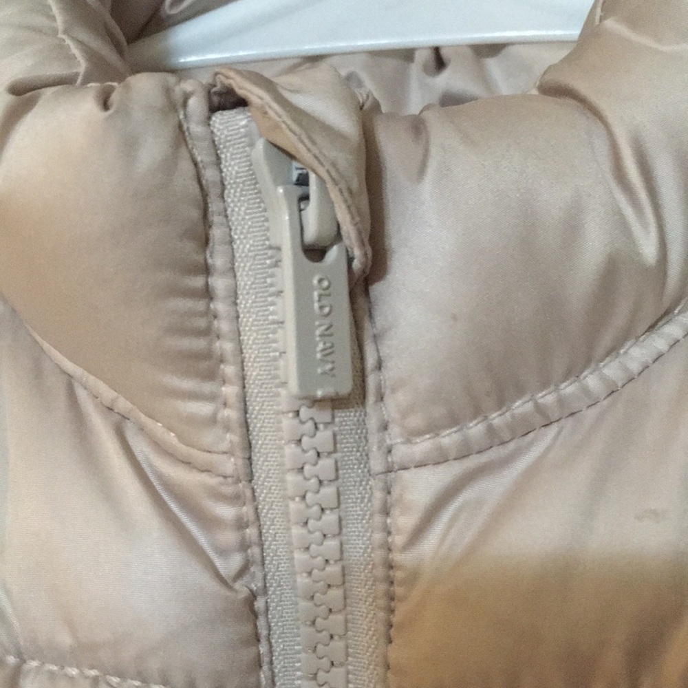 Old Navy rose gold puffer vest size 4T worn once...... P-2 - Picture 2 of 6
